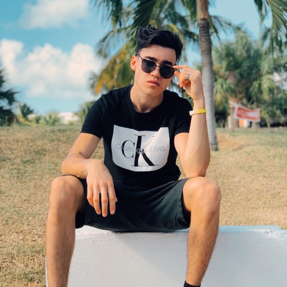 A little bit of everything - Picture 1 of 1